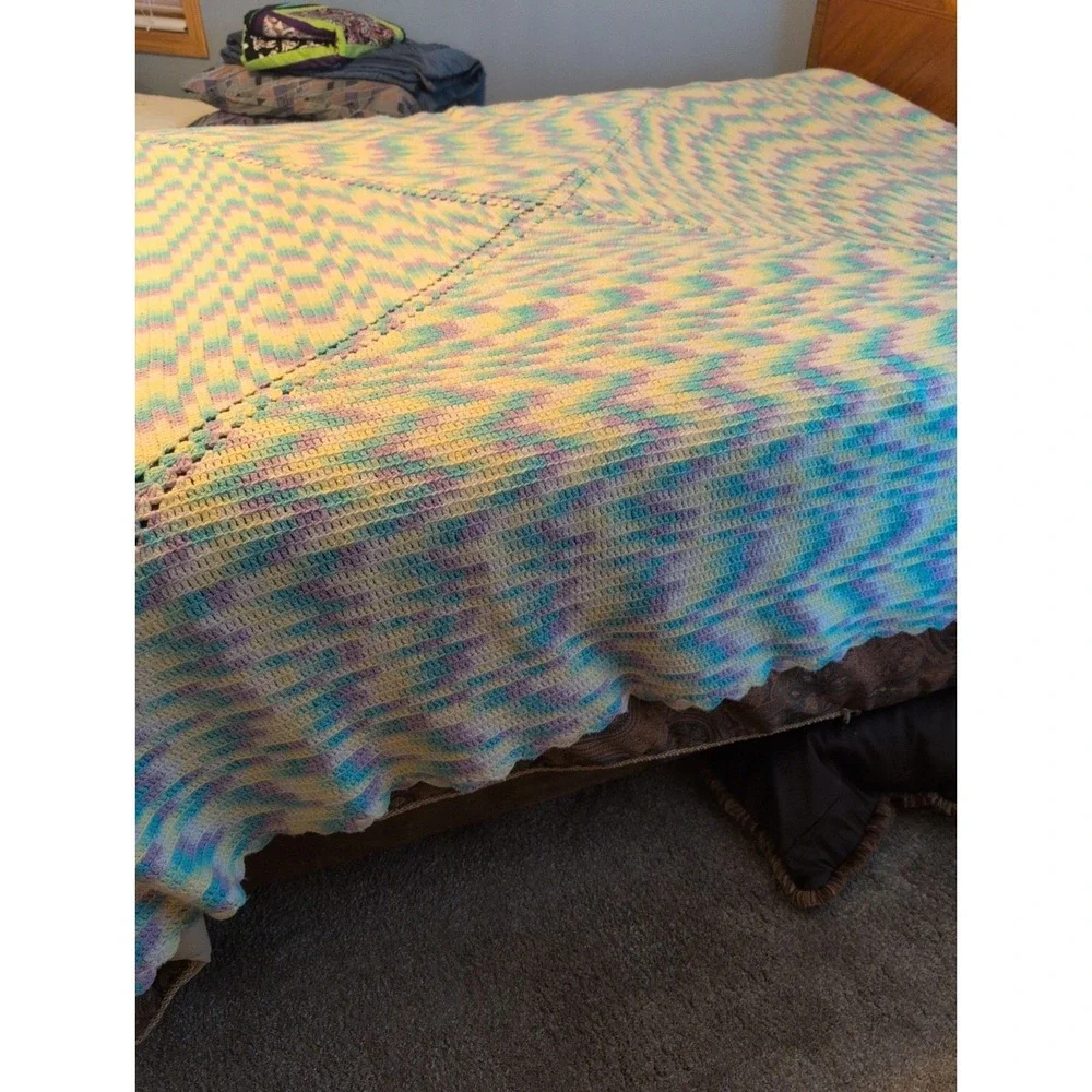 Handmade Crochet Full Spread Lavender Turquoise Yellow Sz 82